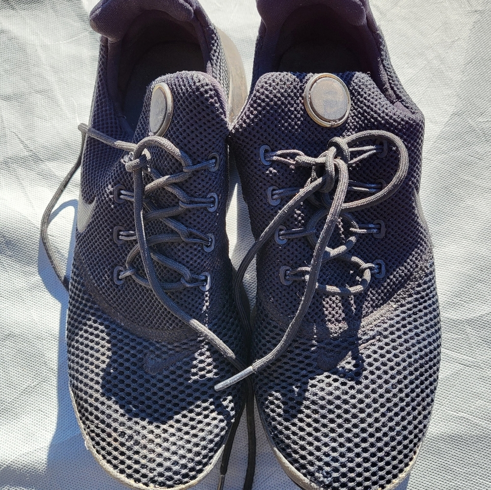 Women Nike size 6
